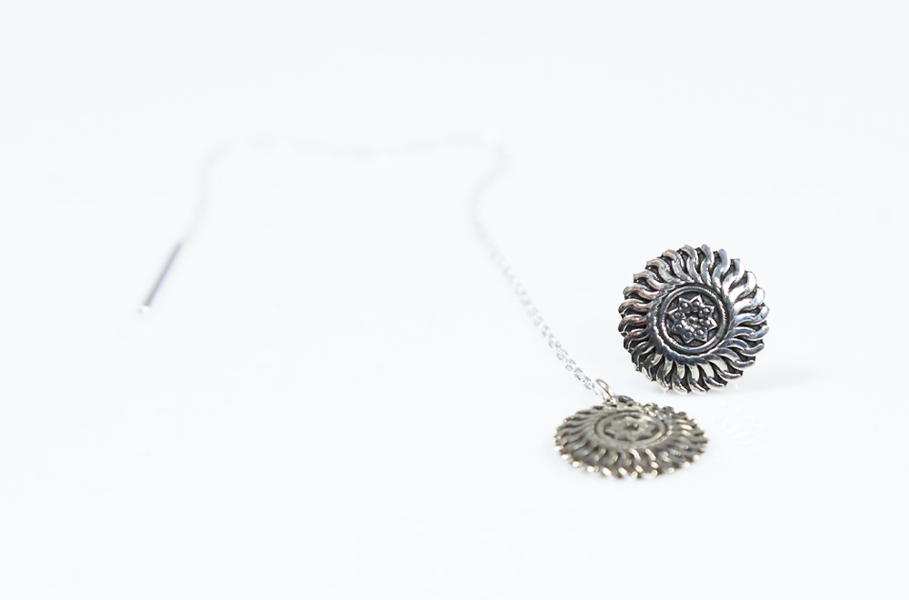 Puset Earrings with Chain "The Sun" thumbnail