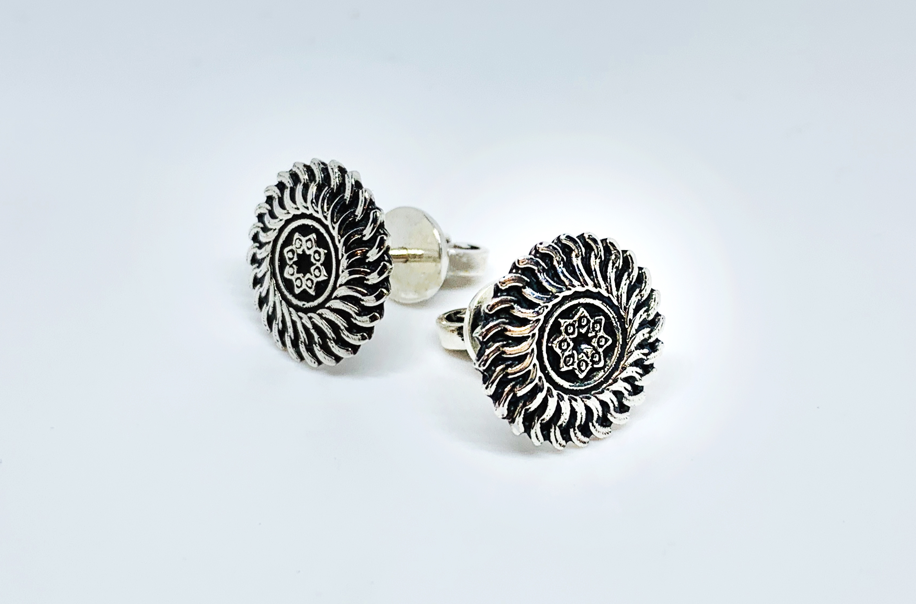 Puset Earring "Tha Sun" thumbnail