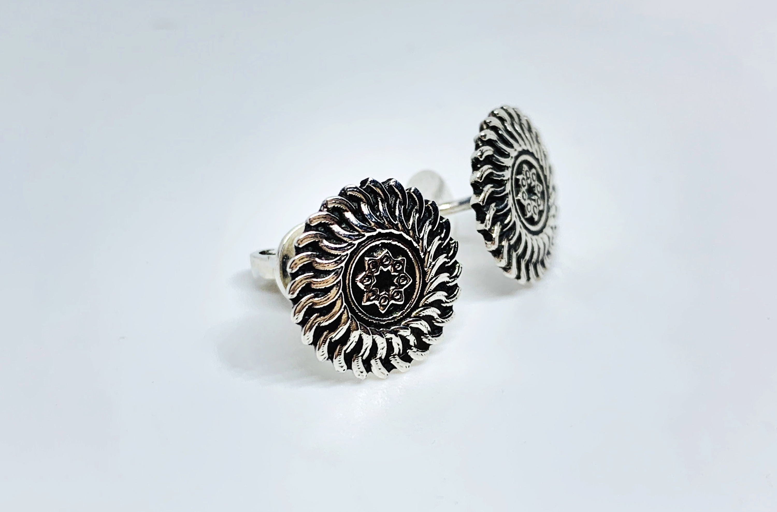 Puset Earring "Tha Sun" thumbnail