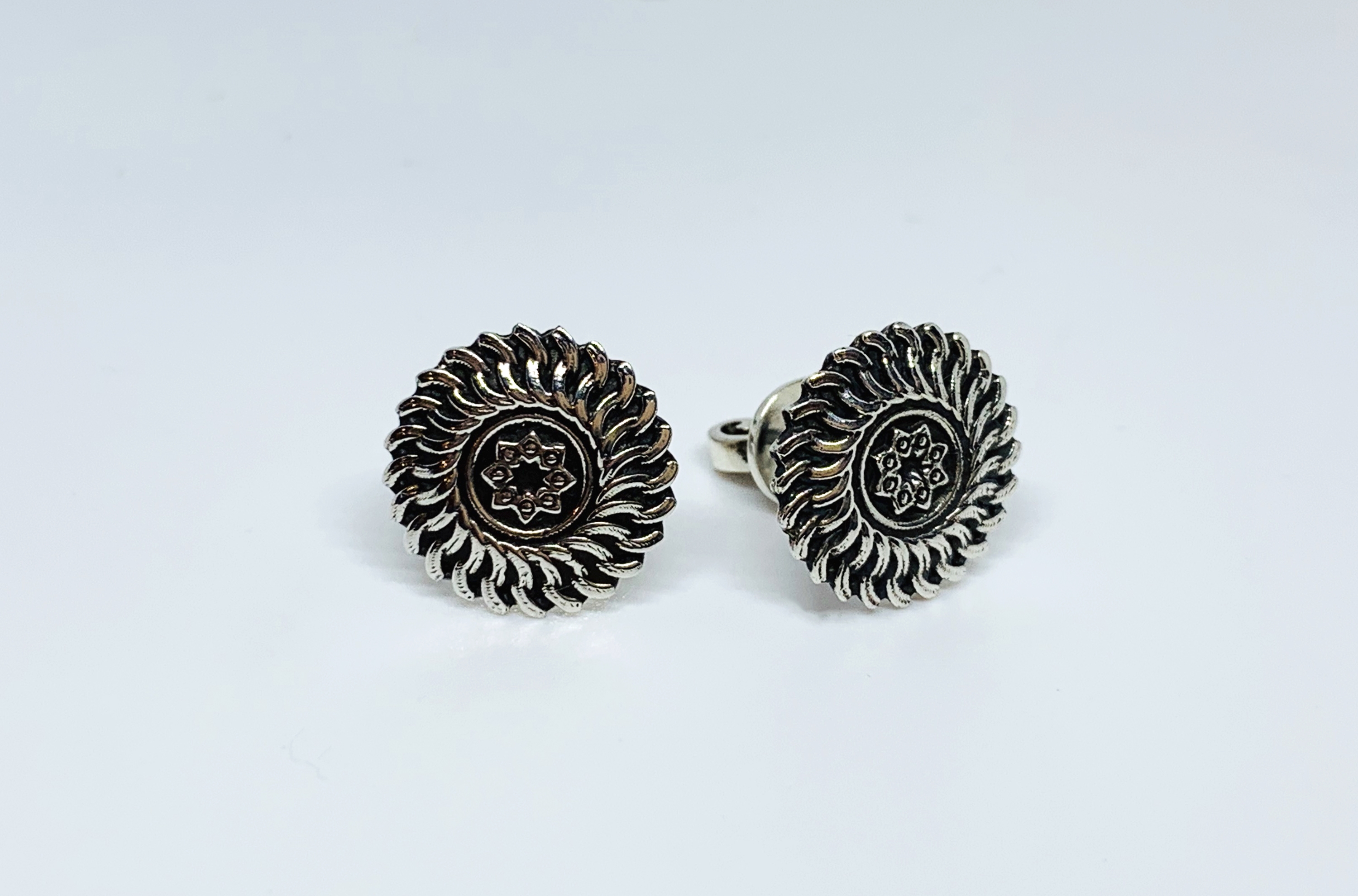 Puset Earring "Tha Sun" thumbnail